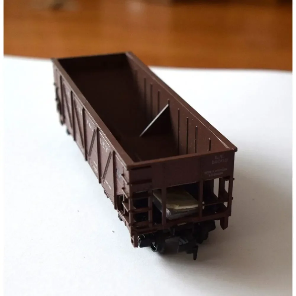 Vintage HO Scale Train Cars Lot of 2 Athearn Lehigh Valley Santa Fe Passenger